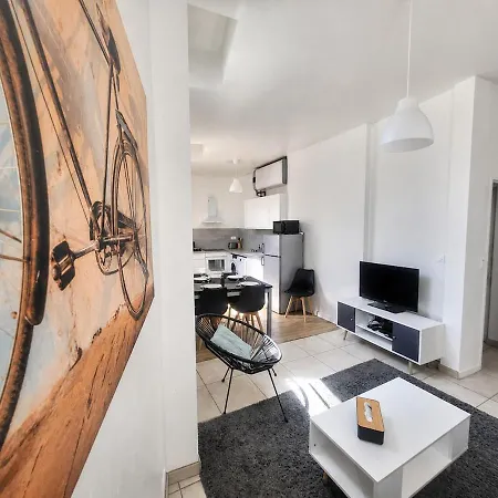 5 Personnes, Rez-de-chaussee Apartament *